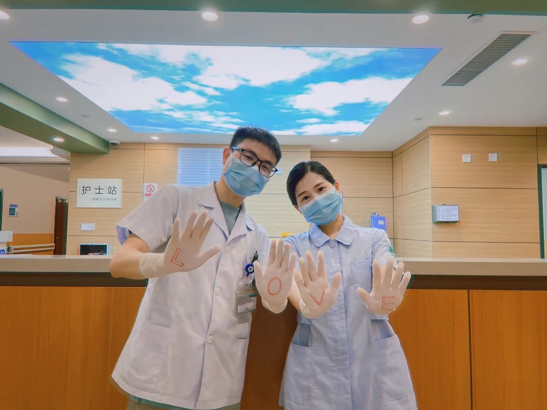 女生心血管内科2护士邱永贞男生甲状腺外科医生吴勇.jpg